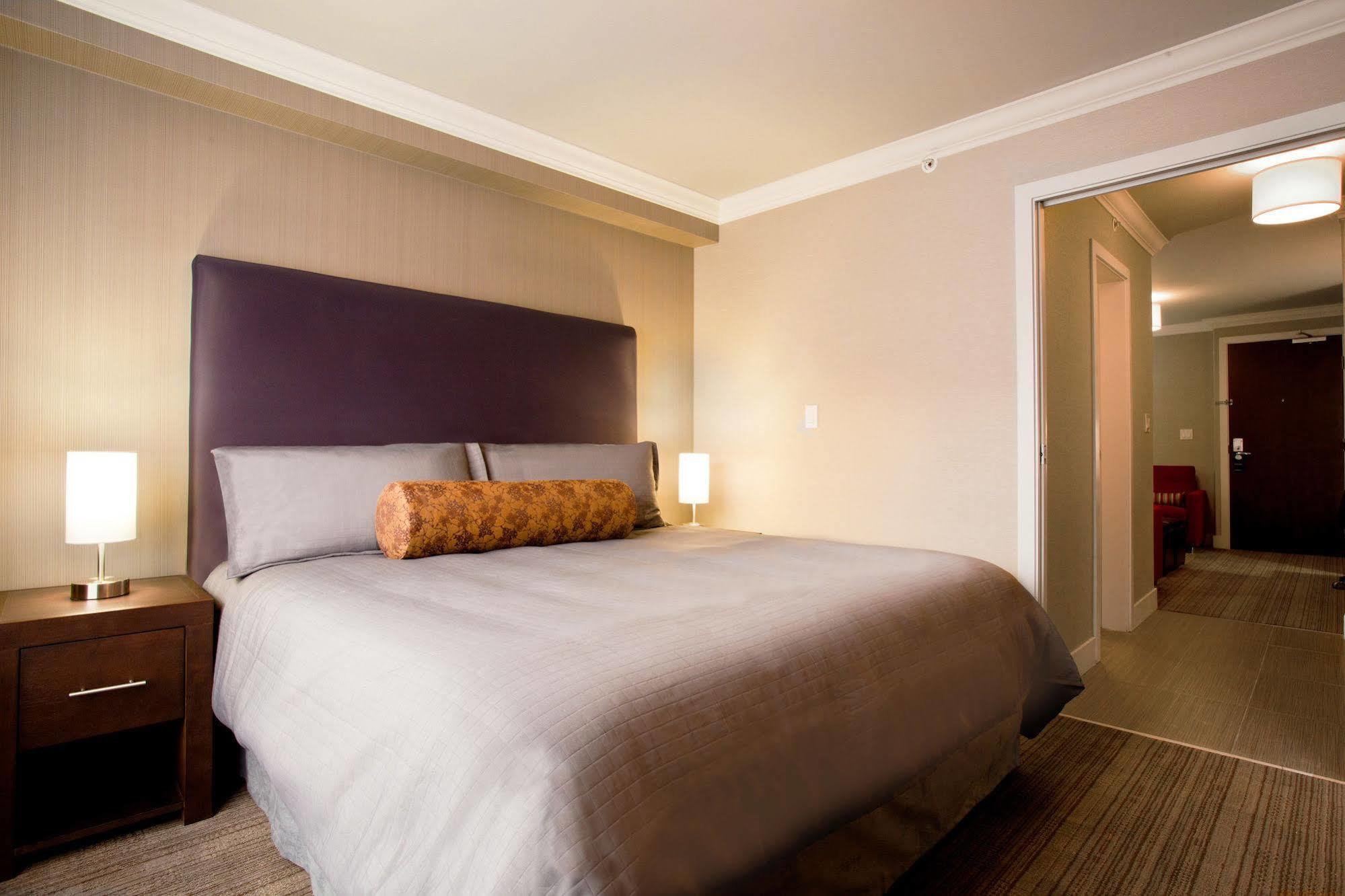 Sandman Hotel & Suites Calgary South Buitenkant foto