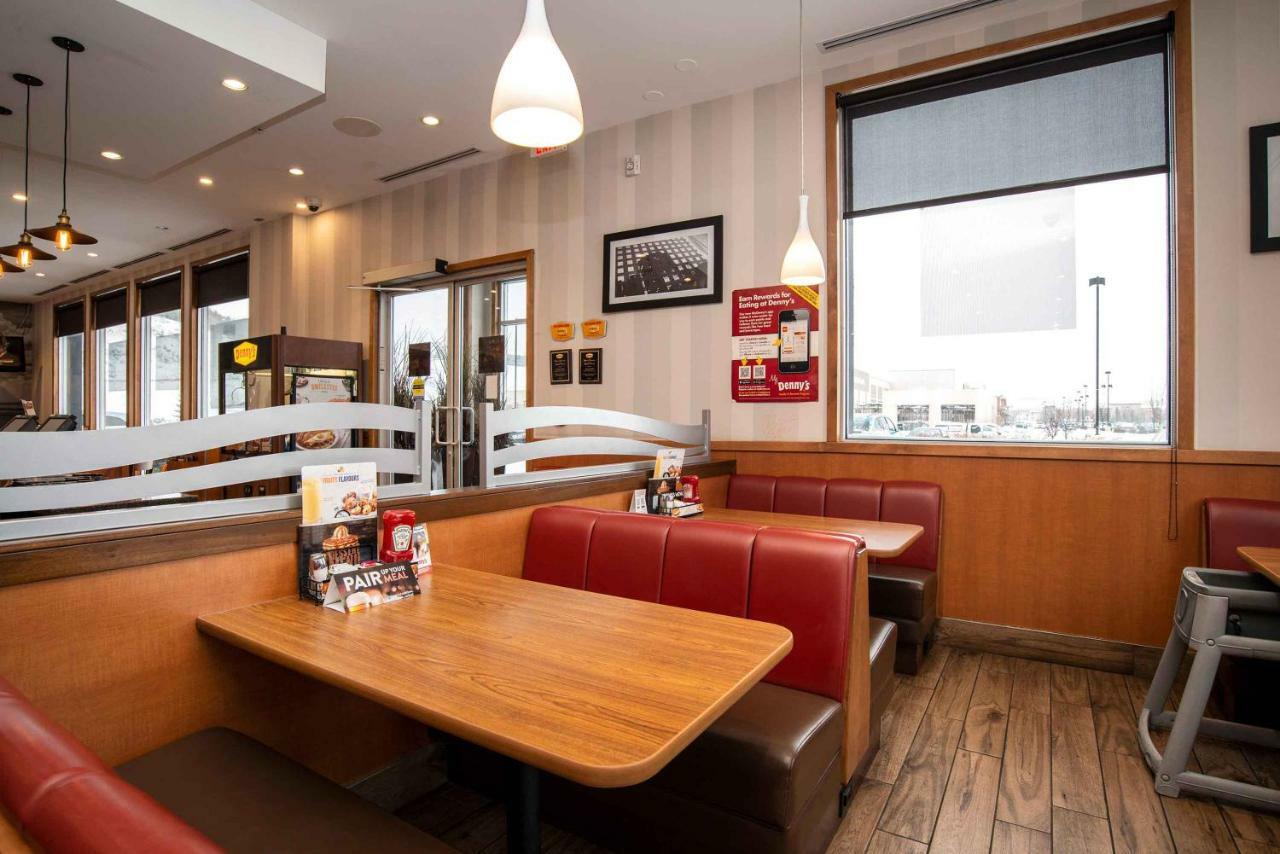 Sandman Hotel & Suites Calgary South Buitenkant foto